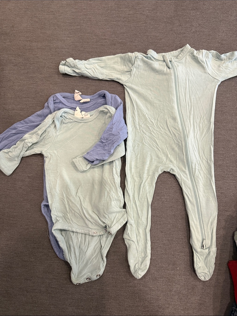 Kyte BABY Blue Footed Sleeper (size 0-3mn) & TWOBodysuits (size:newborn)